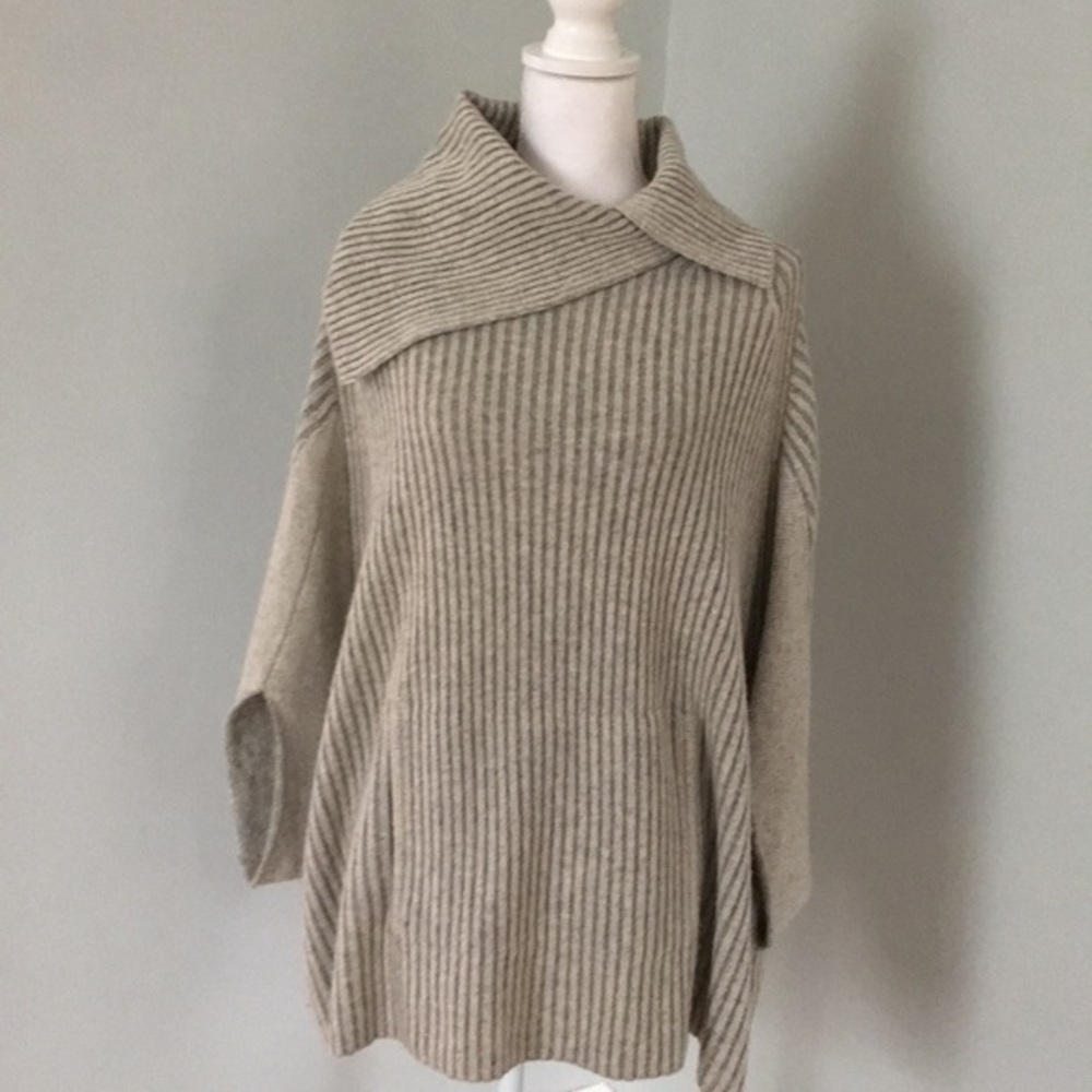 NSF‎ grey poncho